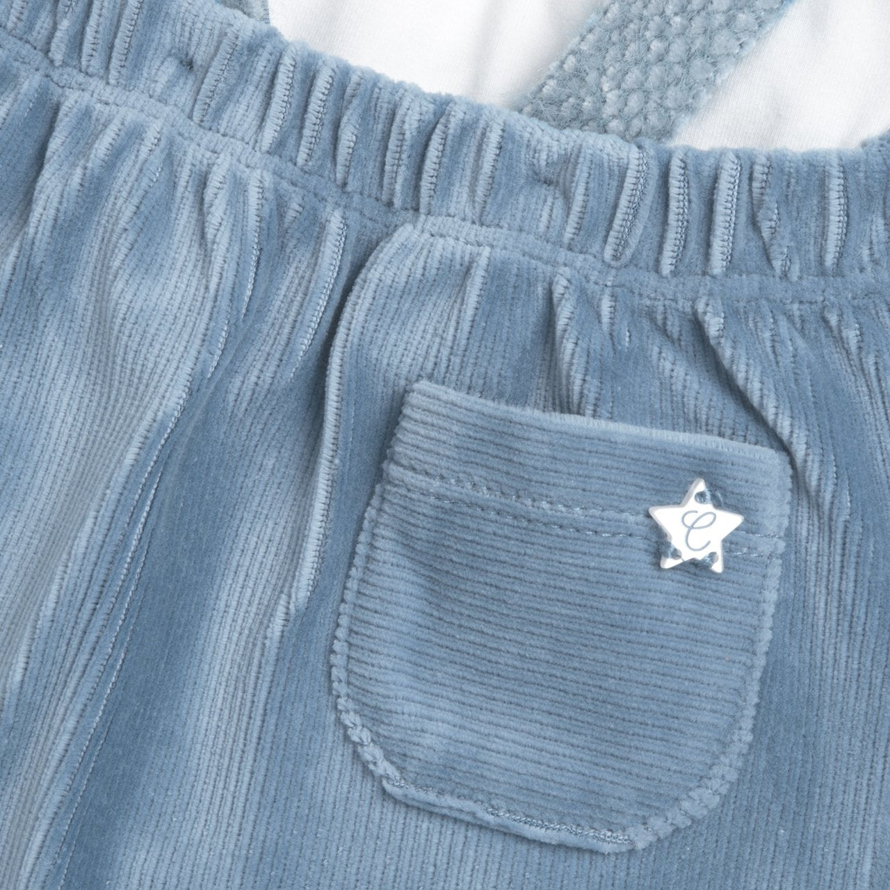Completo body con pantaloni con bretelle