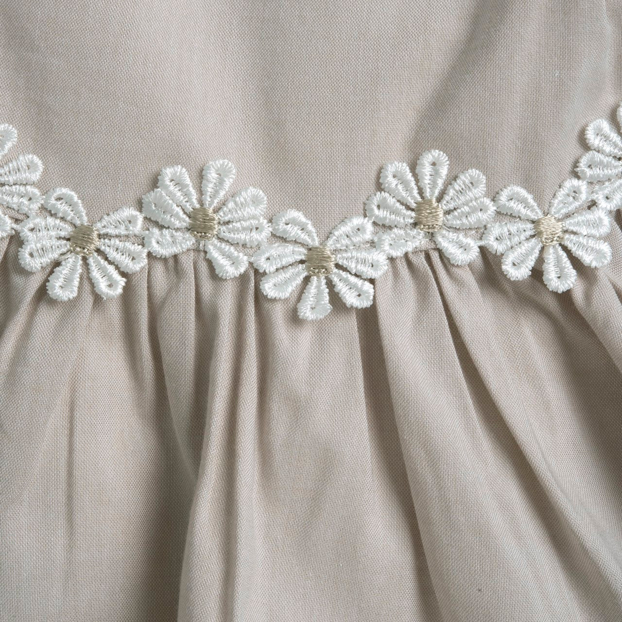 Abitino beige con fiori bianchi - Chicco